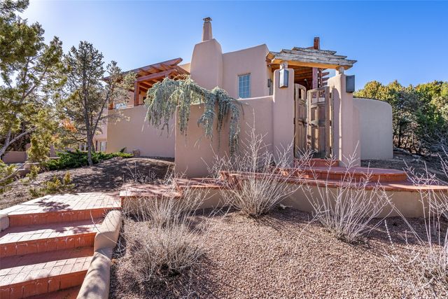 1204 Bandolina Road, Santa Fe, NM 87501