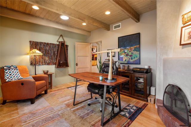 1204 Bandolina Road, Santa Fe, NM 87501