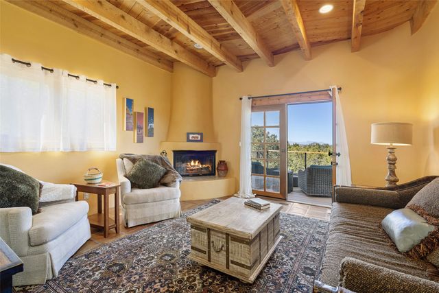 1204 Bandolina Road, Santa Fe, NM 87501