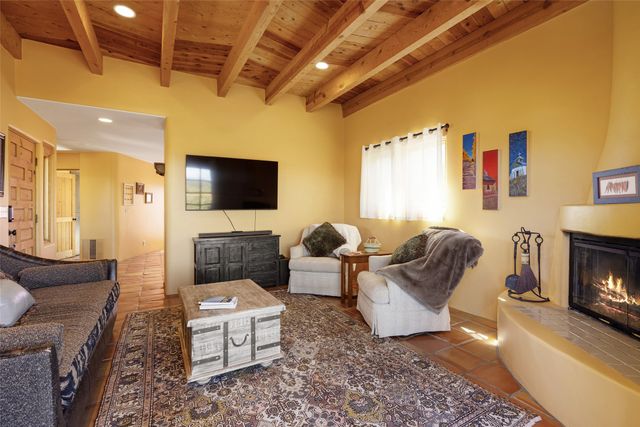 1204 Bandolina Road, Santa Fe, NM 87501