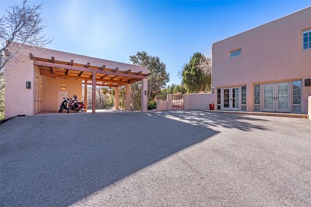 1204 Bandolina Road, Santa Fe, NM 87501