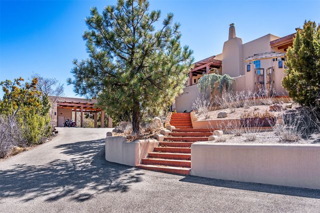 1204 Bandolina Road, Santa Fe, NM 87501