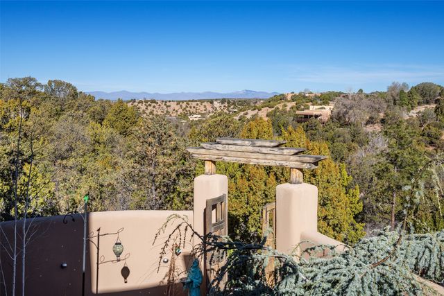 1204 Bandolina Road, Santa Fe, NM 87501