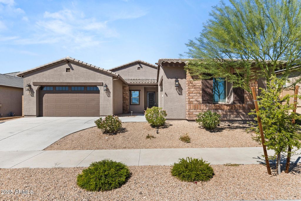 Image 1 of property listing at 32634 N 21ST Lane, Phoenix, AZ 85085