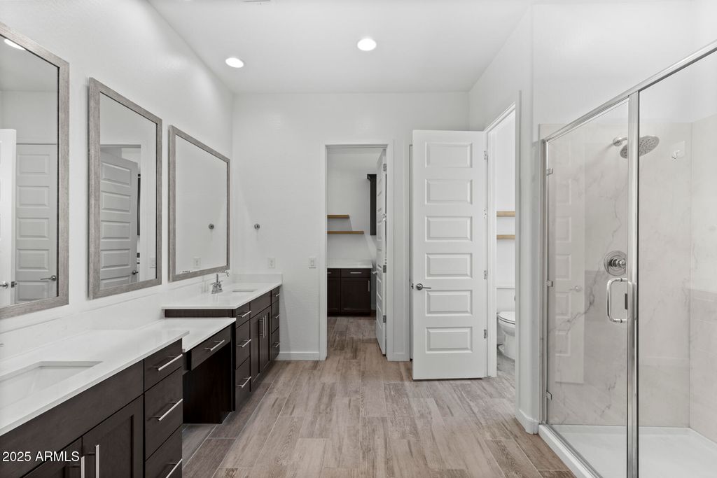 Image 11 of property listing at 32634 N 21ST Lane, Phoenix, AZ 85085