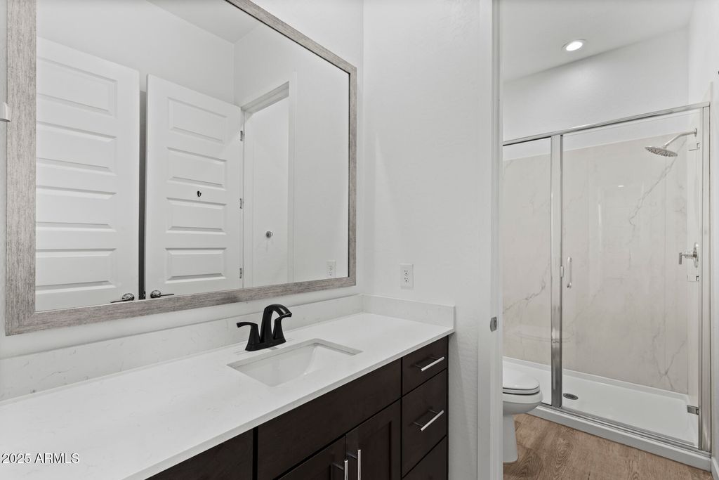 Image 16 of property listing at 32634 N 21ST Lane, Phoenix, AZ 85085