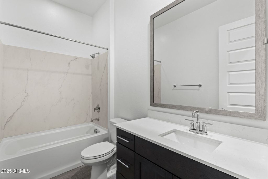 Image 17 of property listing at 32634 N 21ST Lane, Phoenix, AZ 85085