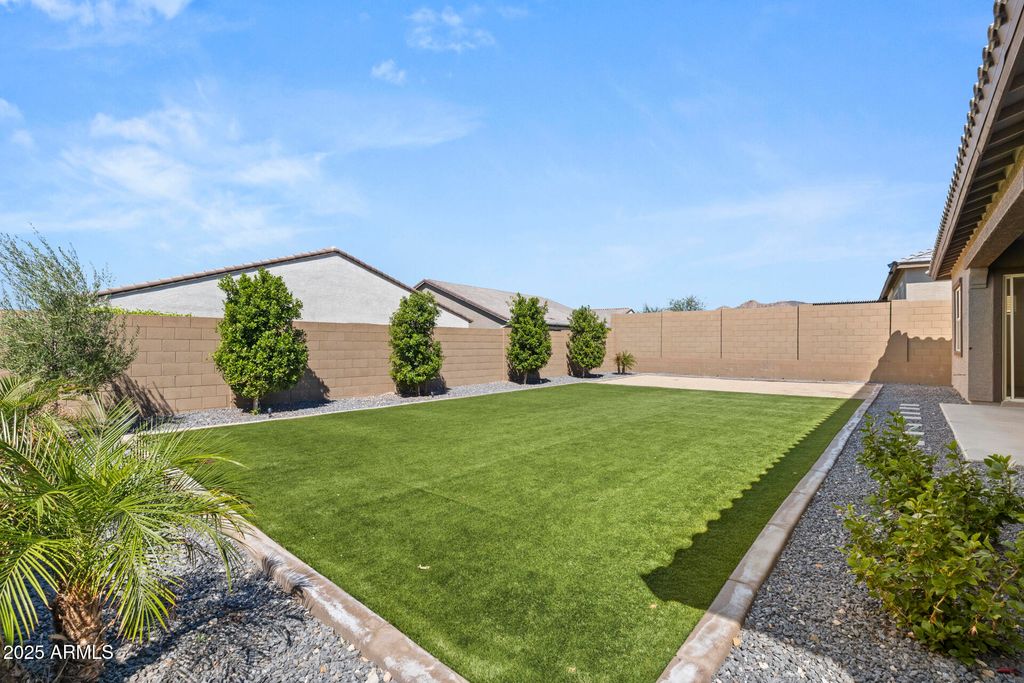 Image 21 of property listing at 32634 N 21ST Lane, Phoenix, AZ 85085