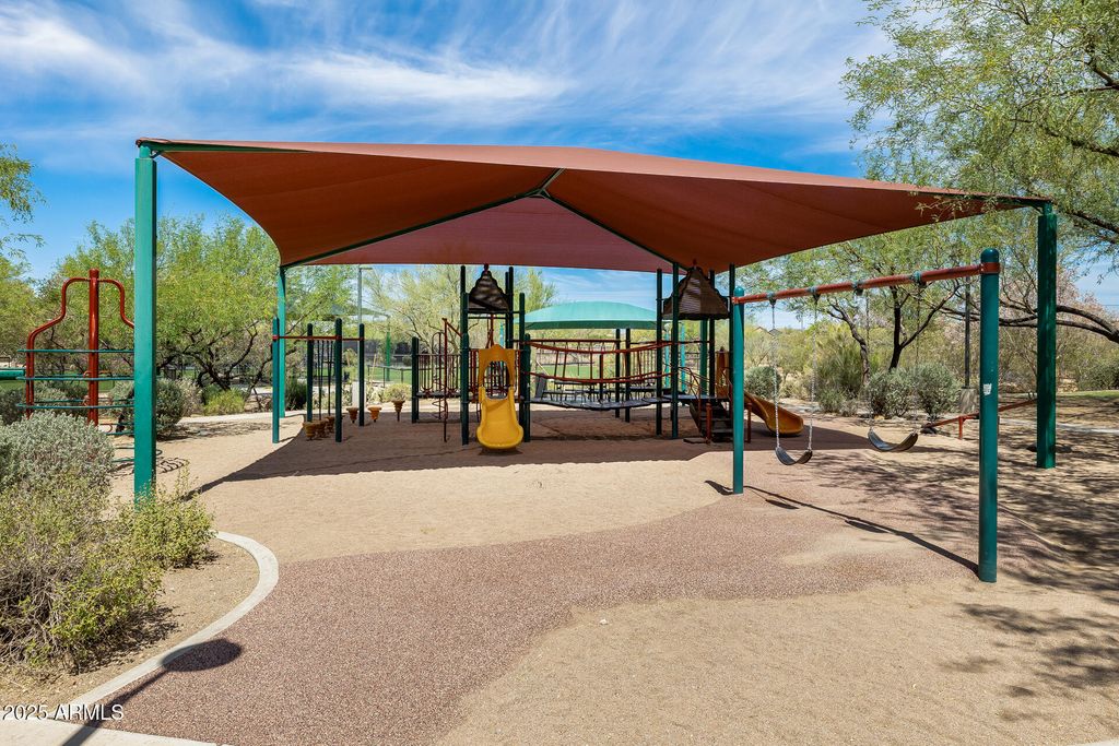 Image 28 of property listing at 32634 N 21ST Lane, Phoenix, AZ 85085