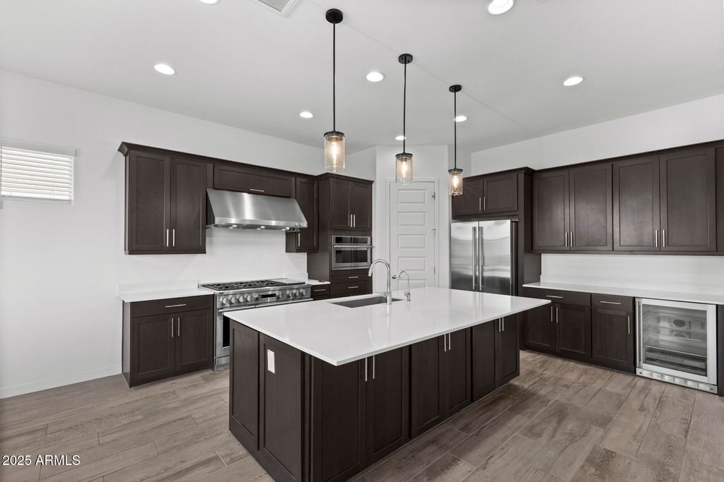 Image 6 of property listing at 32634 N 21ST Lane, Phoenix, AZ 85085