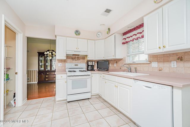 120 Skyline Drive, Lakewood, NJ 08701