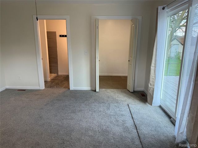 106 E Hopkins Avenue, Pontiac, MI 48340