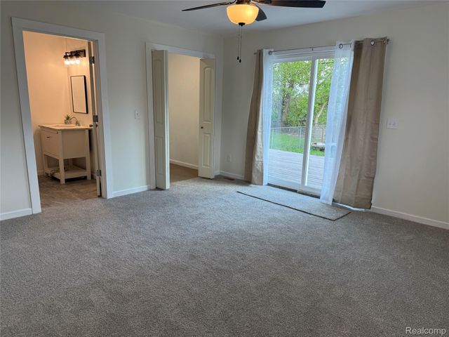 106 E Hopkins Avenue, Pontiac, MI 48340