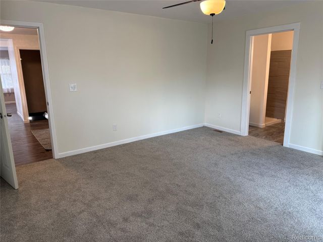 106 E Hopkins Avenue, Pontiac, MI 48340