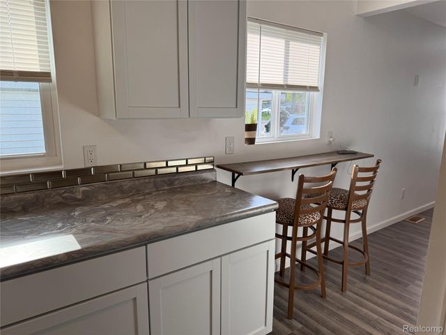 106 E Hopkins Avenue, Pontiac, MI 48340
