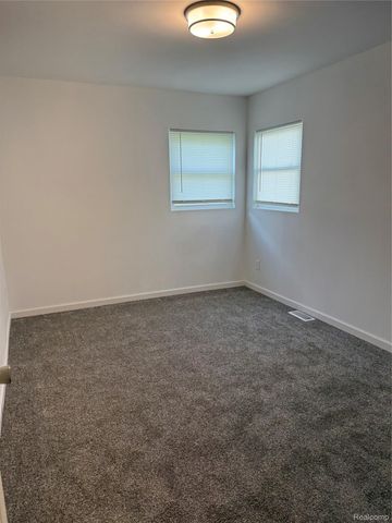 106 E Hopkins Avenue, Pontiac, MI 48340