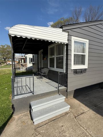 106 E Hopkins Avenue, Pontiac, MI 48340