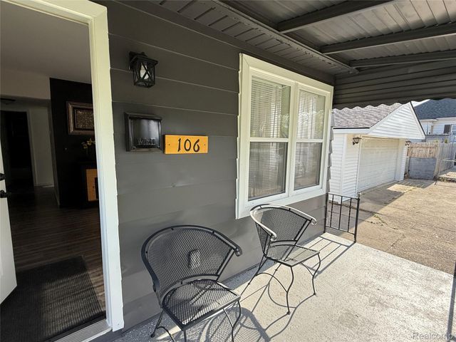 106 E Hopkins Avenue, Pontiac, MI 48340