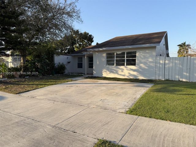 16227 SW 305th St, Homestead, FL 33033