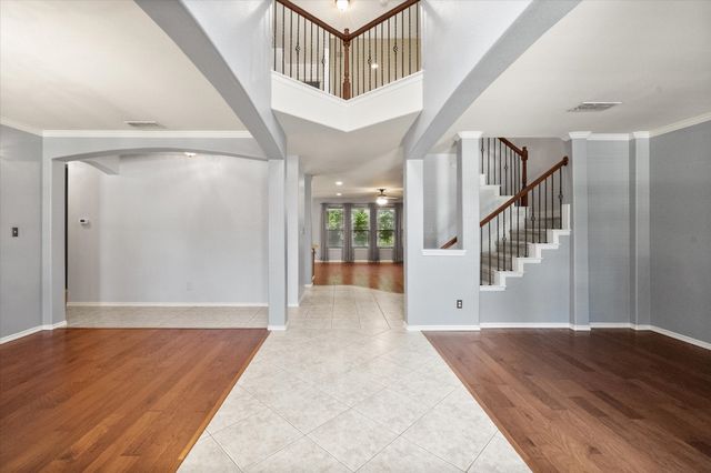 9324 Shadowfax Drive, Arlington, TX 76002