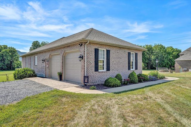 535 Hollymeade LN, Daleville, VA 24083