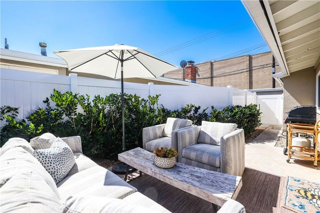 1741 Tustin Avenue 14D, Costa Mesa, CA 92627