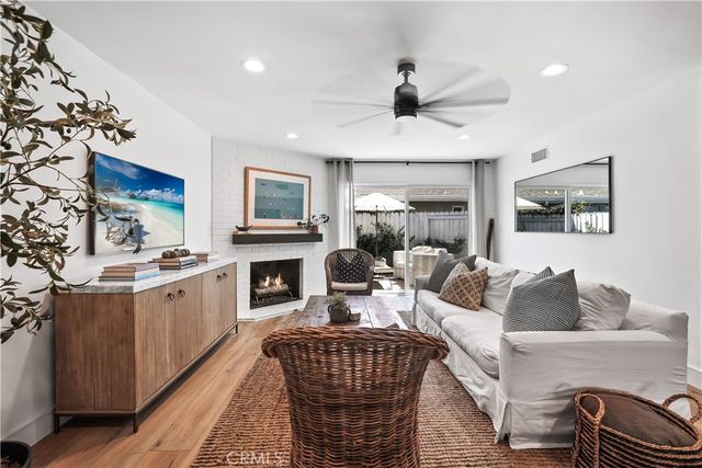 1741 Tustin Avenue 14D, Costa Mesa, CA 92627
