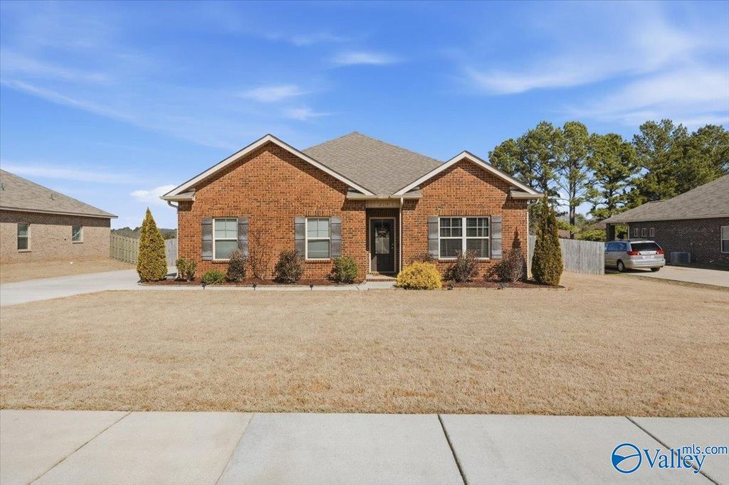 219 Dinner Tree Square, Huntsville, AL 35811