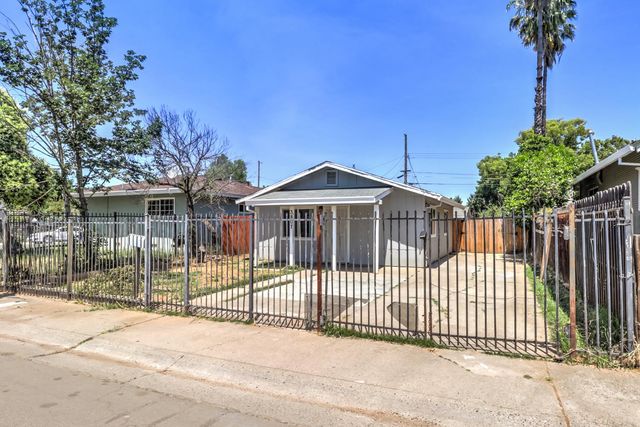 3807 15th Ave, Sacramento, CA 95820