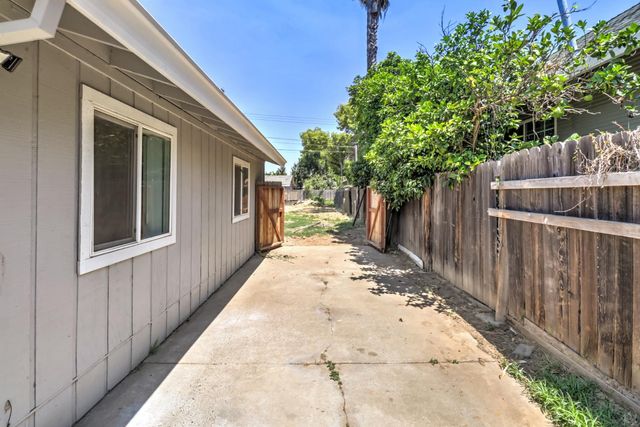 3807 15th Ave, Sacramento, CA 95820