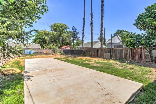 3807 15th Ave, Sacramento, CA 95820