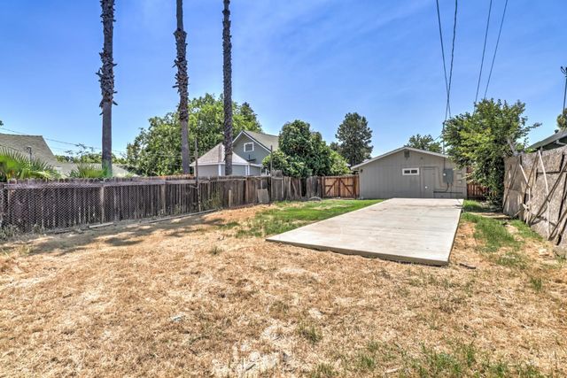3807 15th Ave, Sacramento, CA 95820