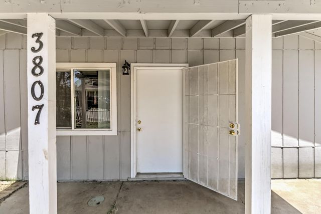 3807 15th Ave, Sacramento, CA 95820
