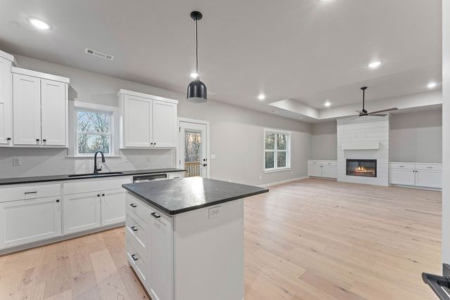 12 Bobwith Lane, Bella Vista, AR 72714