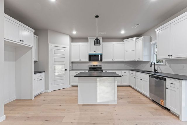 12 Bobwith Lane, Bella Vista, AR 72714