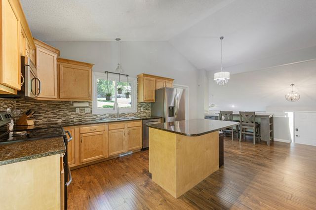 13628 Vincent Circle, Burnsville, MN 55337