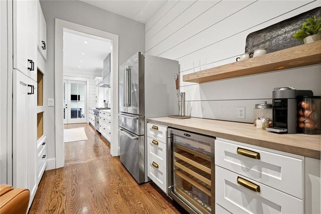 220 Audreys Way, Suwanee, GA 30024