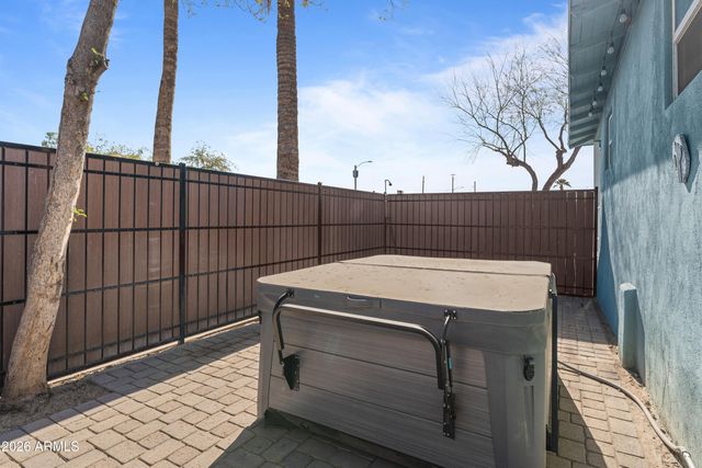 930 E TAYLOR Street, Phoenix, AZ 85006