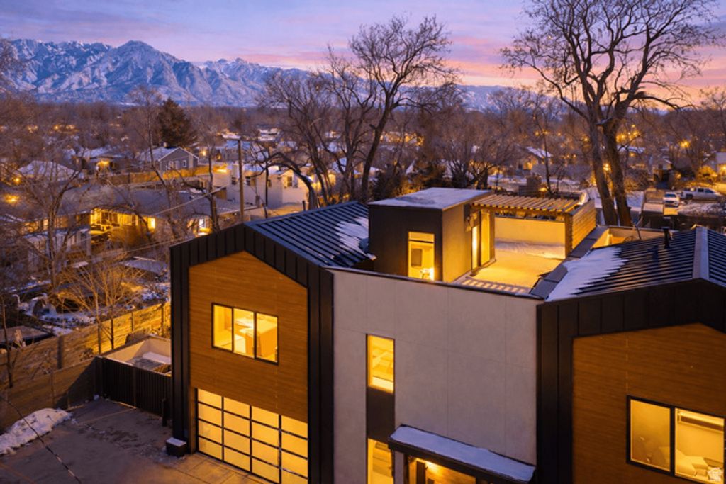 Image 2 of property listing at 2471 S 700 E, Salt Lake City, UT 84106