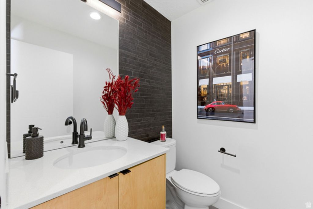 Image 16 of property listing at 2471 S 700 E, Salt Lake City, UT 84106