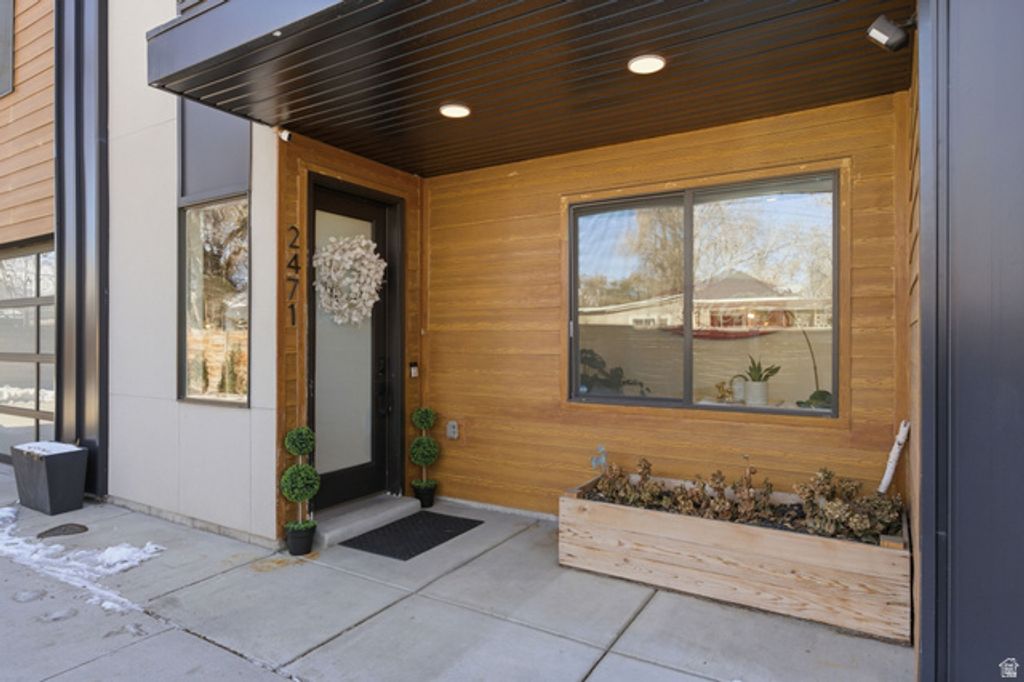 Image 33 of property listing at 2471 S 700 E, Salt Lake City, UT 84106