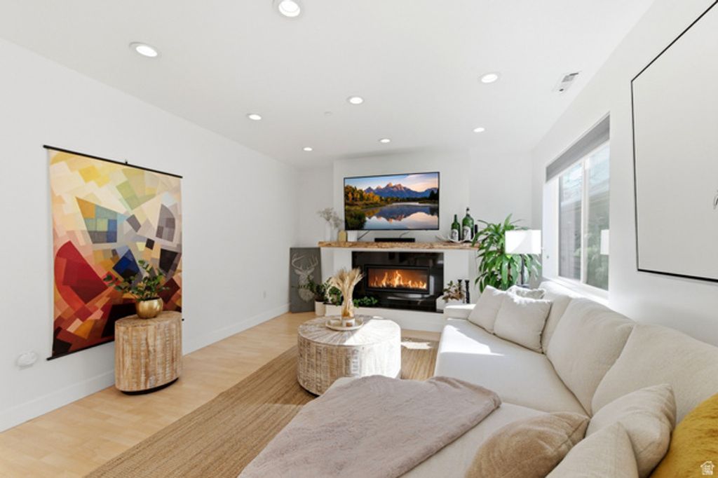 Image 6 of property listing at 2471 S 700 E, Salt Lake City, UT 84106