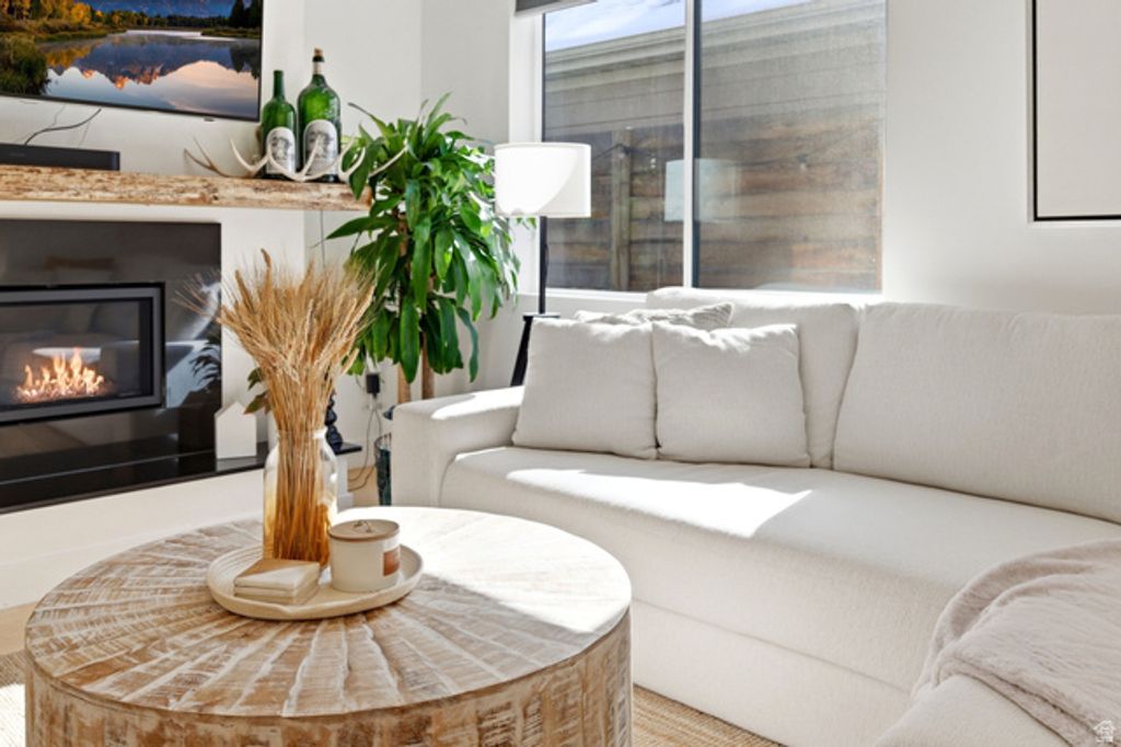 Image 8 of property listing at 2471 S 700 E, Salt Lake City, UT 84106
