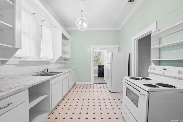121 Daniel St, San Antonio, TX 78204