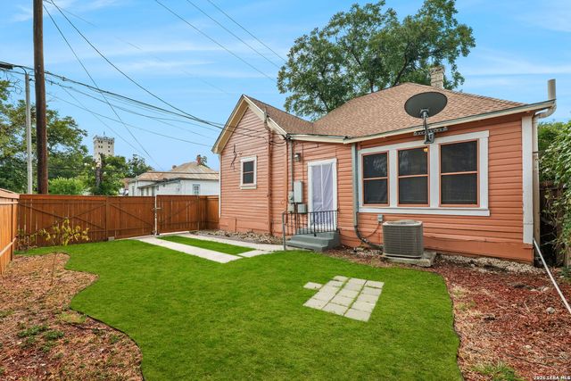 121 Daniel St, San Antonio, TX 78204
