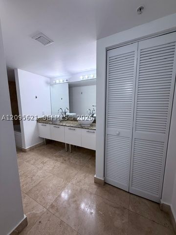 41 SE 5th St 709, Miami, FL 33131
