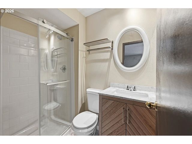 2330 Se BROOKWOOD Ave 221, Hillsboro, OR 97123