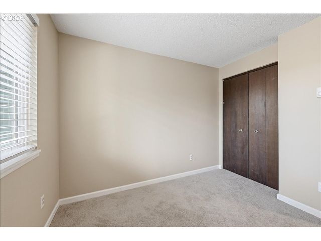 2330 Se BROOKWOOD Ave 221, Hillsboro, OR 97123