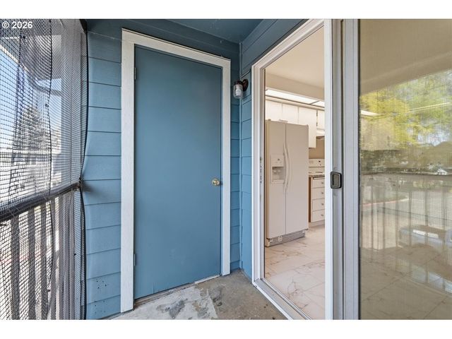 2330 Se BROOKWOOD Ave 221, Hillsboro, OR 97123