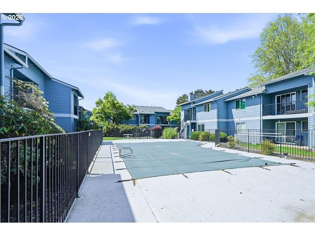 2330 Se BROOKWOOD Ave 221, Hillsboro, OR 97123